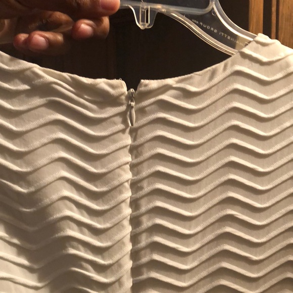 Calvin Klein textured party dress. - Picture 3 of 4